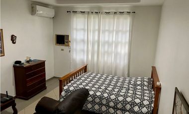 SE VENDE CASA EN LAS CUMBRES