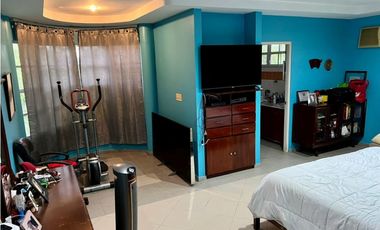 SE VENDE CASA EN LAS CUMBRES