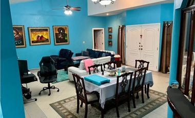 SE VENDE CASA EN LAS CUMBRES