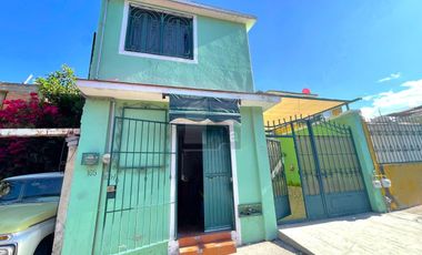 Casa sola con Local en venta en Lázaro Cárdenas, Querétaro