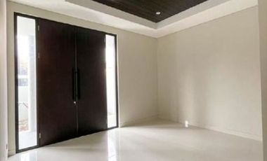 Rumah New dan minimalis di Manyar Tirtoyoso