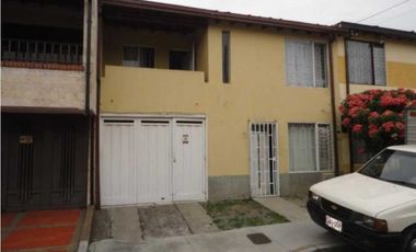 SE VENDE CASA UNIFAMILIAR BARRIO SANTA FE