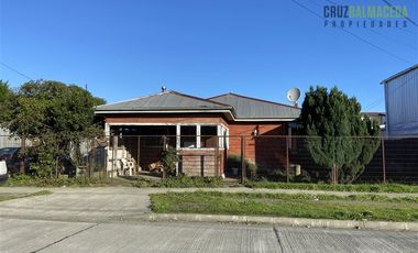 Casa en Venta en Terreno de 1.574 m2 con casa y bodega - Sector Alerce Histórico