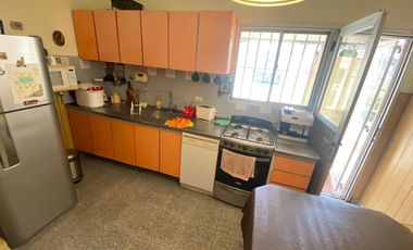 PH Exclusivo en primer piso con terraza propia, quincho cochera.