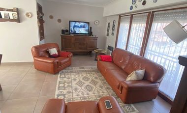 PH Exclusivo en primer piso con terraza propia, quincho cochera.