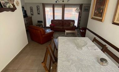 PH Exclusivo en primer piso con terraza propia, quincho cochera.