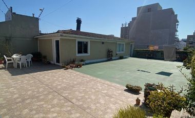 PH Exclusivo en primer piso con terraza propia, quincho cochera.