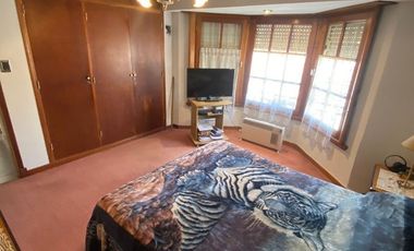 PH Exclusivo en primer piso con terraza propia, quincho cochera.