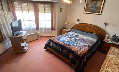 PH Exclusivo en primer piso con terraza propia, quincho cochera.