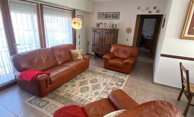 PH Exclusivo en primer piso con terraza propia, quincho cochera.