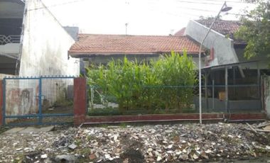 rumah hitung tanah di Mulyosari, Strategis
