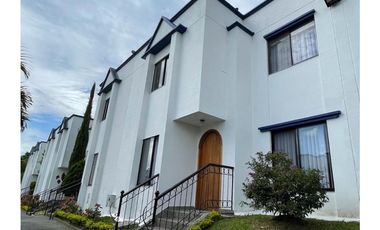 SE VENDE CASA EN ALAMOS PEREIRA
