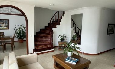 SE VENDE CASA EN ALAMOS PEREIRA