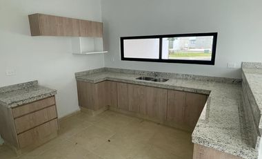 Casa en venta de una planta en privada en Conkal al norte de Mérida