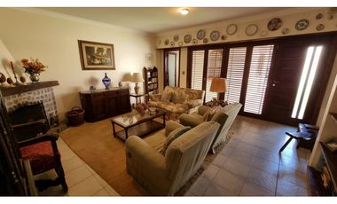 Venta en block. Dos viviendas sobre un mismo lote. Barrio Los Troncos