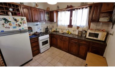 Venta en block. Dos viviendas sobre un mismo lote. Barrio Los Troncos