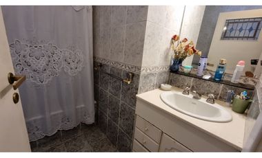 Venta en block. Dos viviendas sobre un mismo lote. Barrio Los Troncos