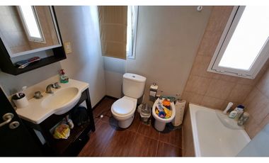 Venta en block. Dos viviendas sobre un mismo lote. Barrio Los Troncos