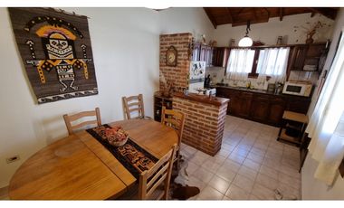 Venta en block. Dos viviendas sobre un mismo lote. Barrio Los Troncos