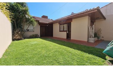 Venta en block. Dos viviendas sobre un mismo lote. Barrio Los Troncos