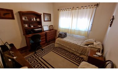 Venta en block. Dos viviendas sobre un mismo lote. Barrio Los Troncos