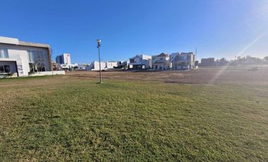 VENTA TERRENO EN RESIDENCIAL ARROYOS DE LA MARINA EN MARINA MAZATLAN