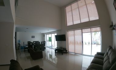 HERMOSA CASA EN VENTA EN FRACCIONAMIENTO PEÑÓN DE LAS CUMBRES!