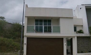 HERMOSA CASA EN VENTA EN FRACCIONAMIENTO PEÑÓN DE LAS CUMBRES!