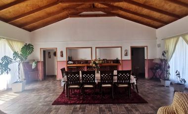 CASA EN PARCELA DE 5.600M2 A METROS PEAJE EL MONTE