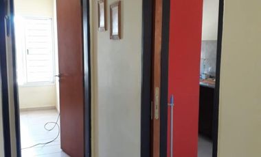 SE VENDE CASA DE 2 DORMITORIOS CON COCHERA - Miguel David y Garrigo.