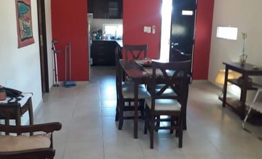 SE VENDE CASA DE 2 DORMITORIOS CON COCHERA - Miguel David y Garrigo.