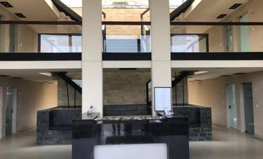 Oficina con muy linda vista a metros del ingreso a Nordelta