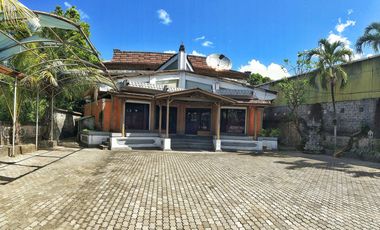 DIJUAL SHOWROOM BYPASS NGURAH RAI TOHPATIH KESIMAN KERTALANGU DENPASAR, BALI