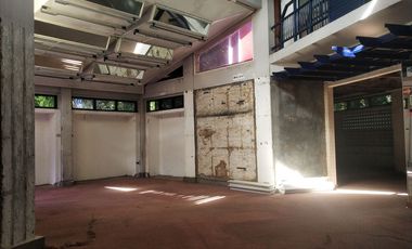 DIJUAL SHOWROOM BYPASS NGURAH RAI TOHPATIH KESIMAN KERTALANGU DENPASAR, BALI