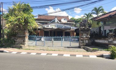 DIJUAL SHOWROOM BYPASS NGURAH RAI TOHPATIH KESIMAN KERTALANGU DENPASAR, BALI