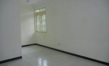 Rumah usaha Jalan Pakis Tirtosari, Strategis