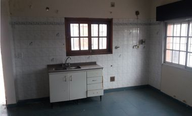 Zinny 304, Isidro Casanova