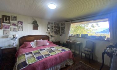 Terreno con borde rio y casa vista al lago