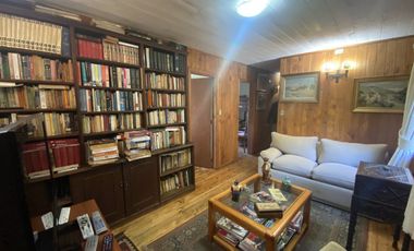 Terreno con borde rio y casa vista al lago