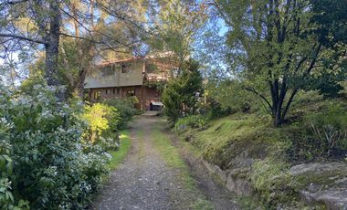 Terreno con borde rio y casa vista al lago