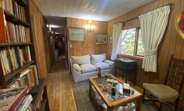 Terreno con borde rio y casa vista al lago