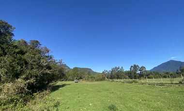 Terreno con borde rio y casa vista al lago