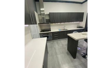 SE ALQUILA CASA SEMI-AMOBLADA 3 REC EN ALTOS DE PANAM