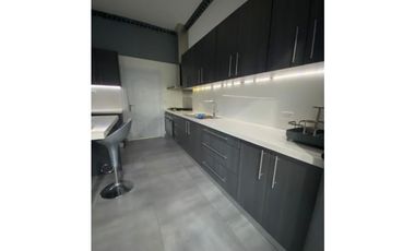 SE ALQUILA CASA SEMI-AMOBLADA 3 REC EN ALTOS DE PANAM
