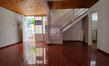 COD. 6134 - SE ARRIENDA CASA COMERCIAL - BARRIO: LA AURORA
