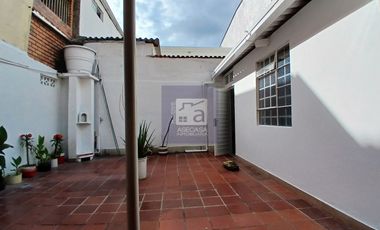 COD. 6134 - SE ARRIENDA CASA COMERCIAL - BARRIO: LA AURORA