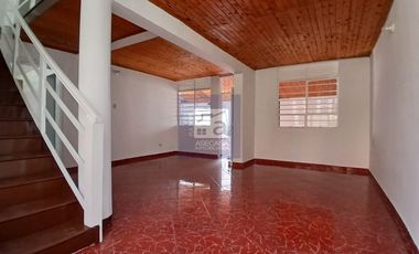 COD. 6134 - SE ARRIENDA CASA COMERCIAL - BARRIO: LA AURORA