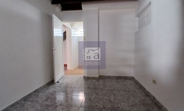 COD. 6134 - SE ARRIENDA CASA COMERCIAL - BARRIO: LA AURORA