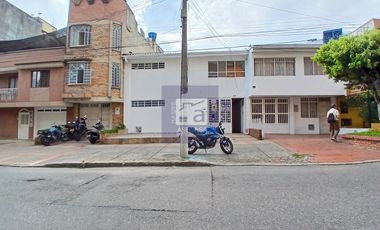 COD. 6134 - SE ARRIENDA CASA COMERCIAL - BARRIO: LA AURORA