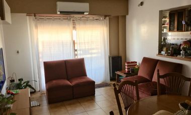 Departamento ubicado a 400  metros de la estación .